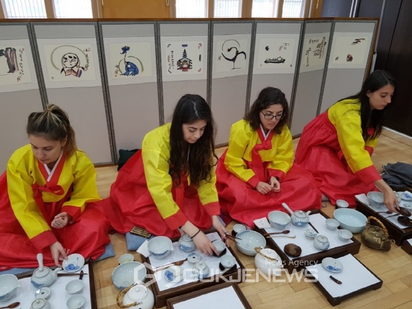 TRADITIONAL CULTURAL EXPERIENCES 관련 이미지입니다