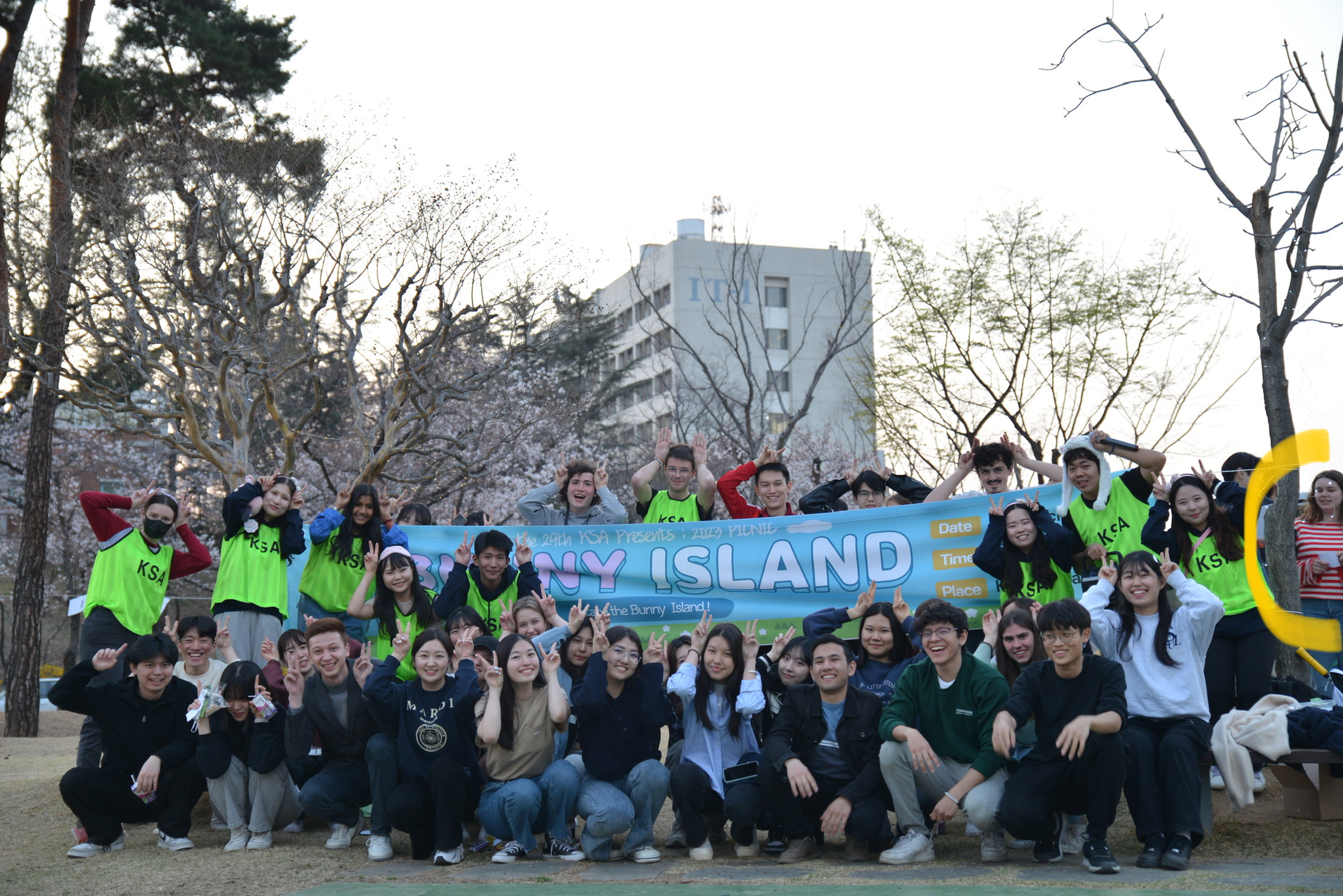 2023 PICNIC at Central Park "BUNNY ISLAND" 관련 이미지입니다
